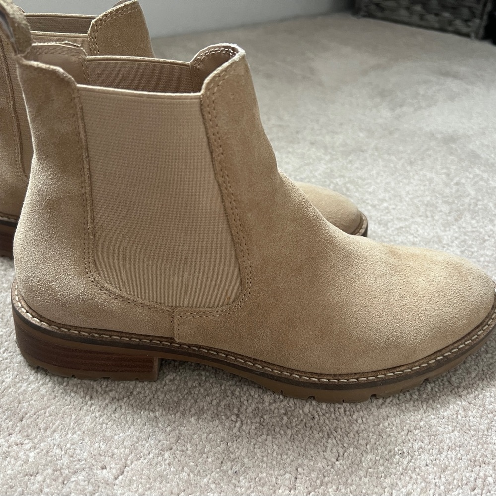 Steve Madden Leopoldo Chelsea Booties. Size 8.5